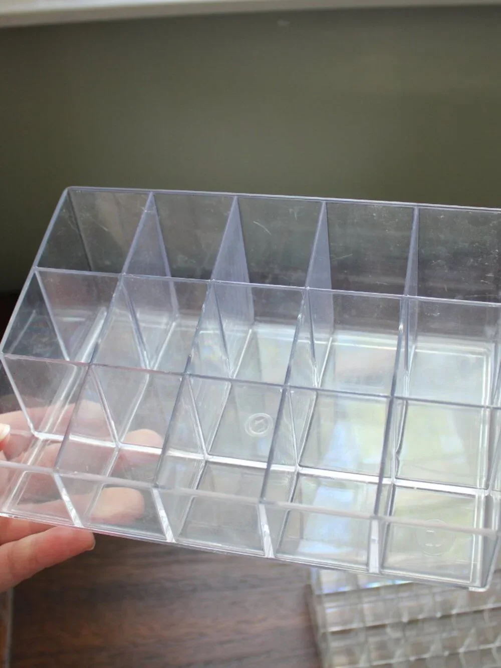 5 Plastic Containers for Holding Makeup or Art Supplies?